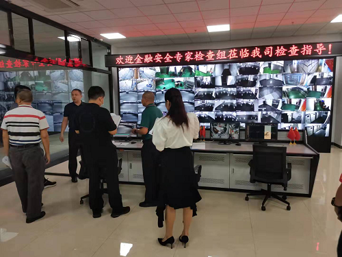 ?？谑秀y行業(yè)金融機(jī)構(gòu)安全評(píng)估小組蒞臨中金鷹押運(yùn)護(hù)衛(wèi)公司檢查指導(dǎo)工作